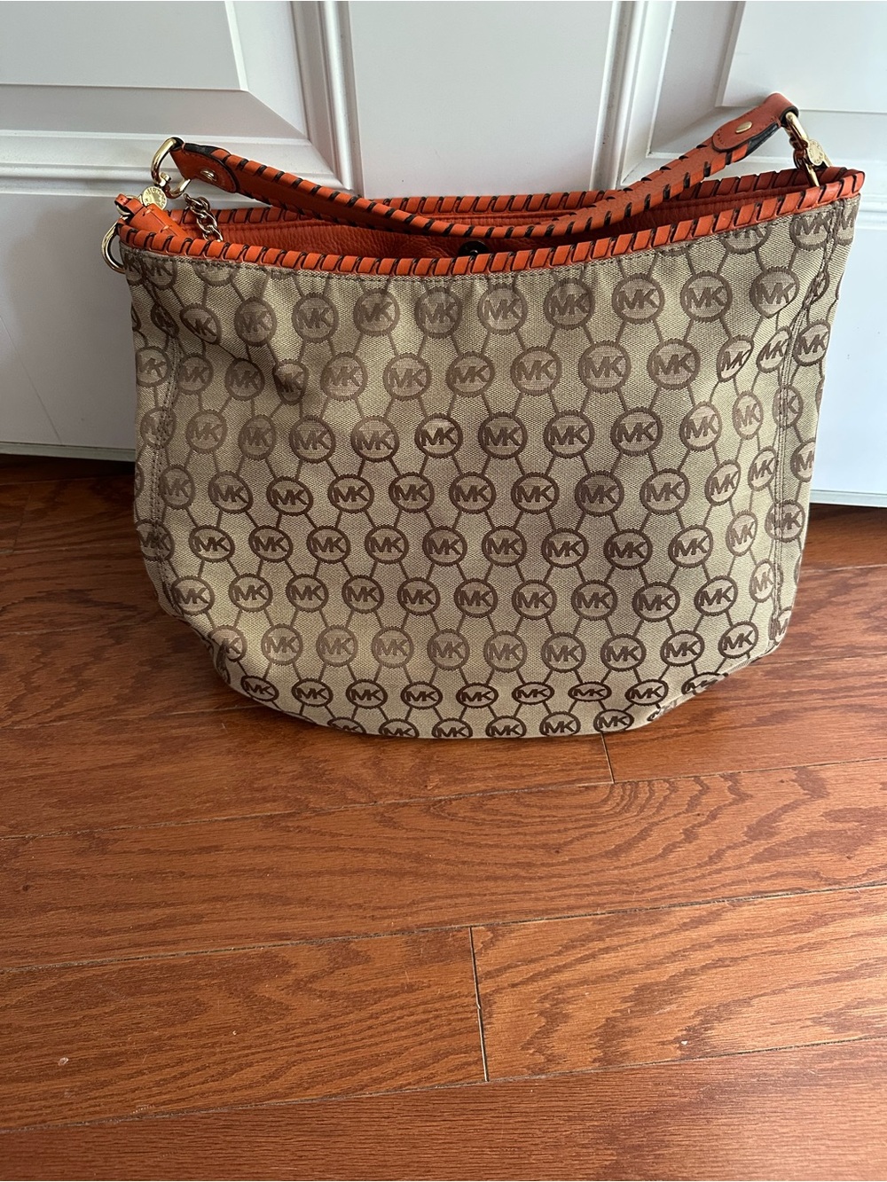 EXCELLENT LADIES NO STAINS IN OR OUT MICHAEL KORS HAND/SHOULDER BAG (BURNT ORANG